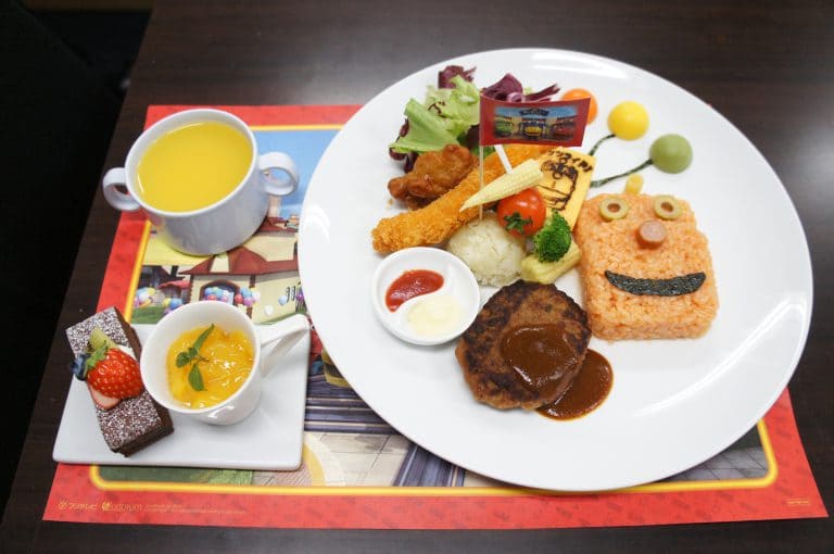 お子様ランチセットの写真