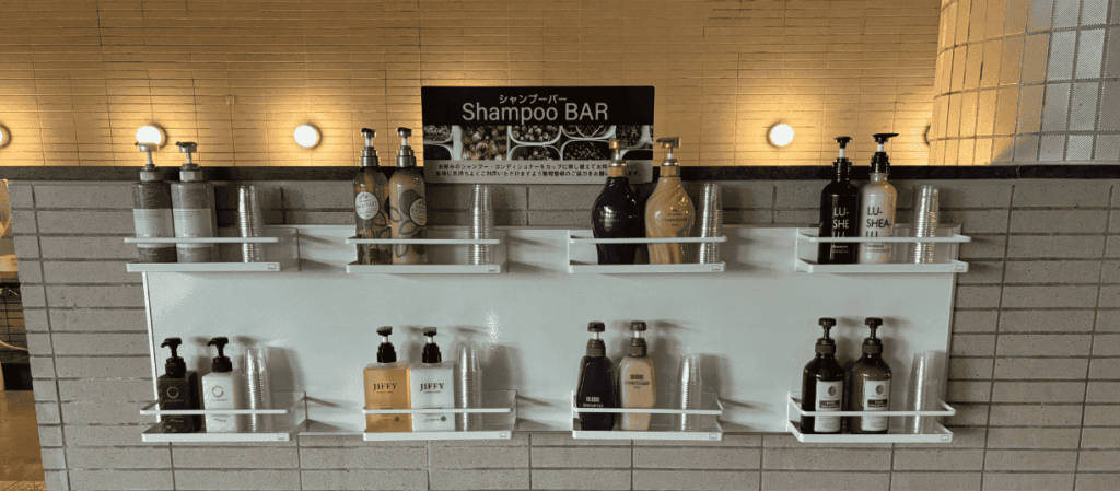 シャンプーバーが大浴場内に設置された写真
