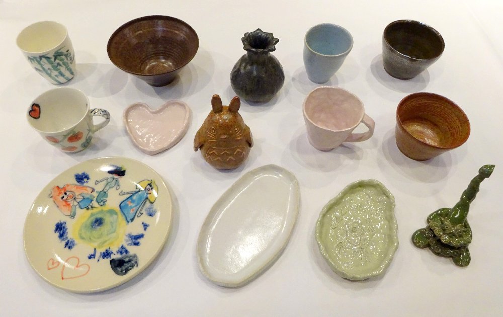 陶芸完成品が並んだ写真