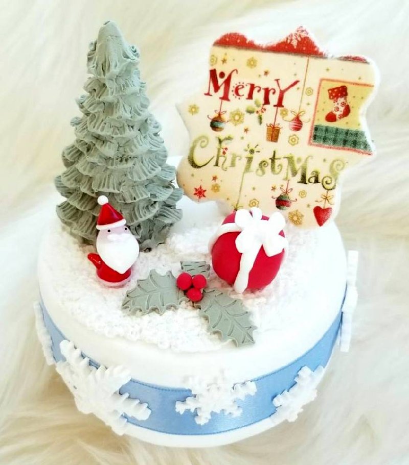 紙粘土で作ったクリスマスケーキの写真