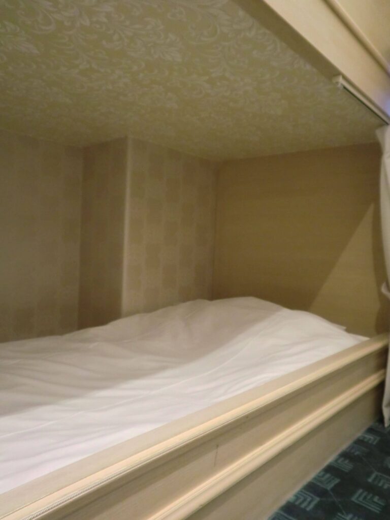 ホテル ヘリテイジ飯能の客室プリンセス内に２段ベッド下段の写真