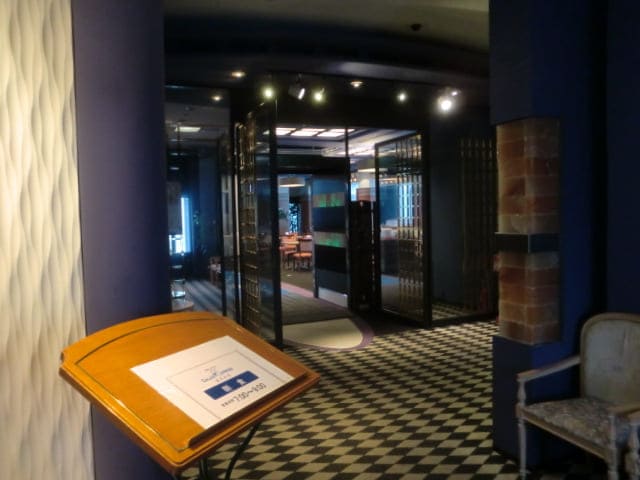 ホテル ヘリテイジ飯能　最上階レストランの入口の写真