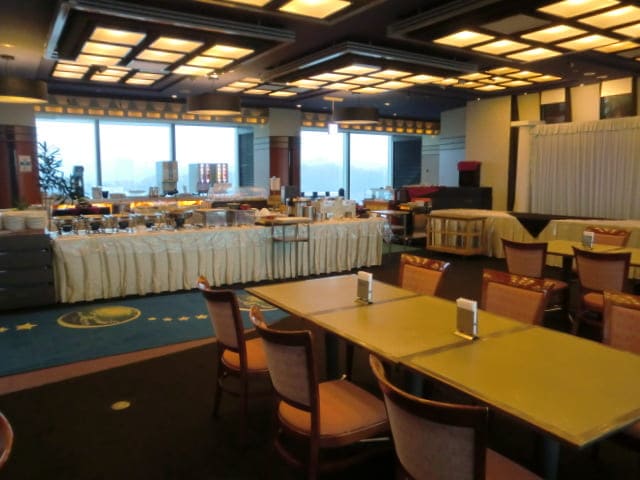 ホテル ヘリテイジ飯能　最上階レストラン内全体を撮影した写真