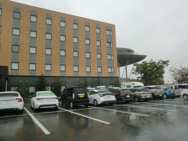 ハナホテル伊香保を駐車場側から撮影した写真