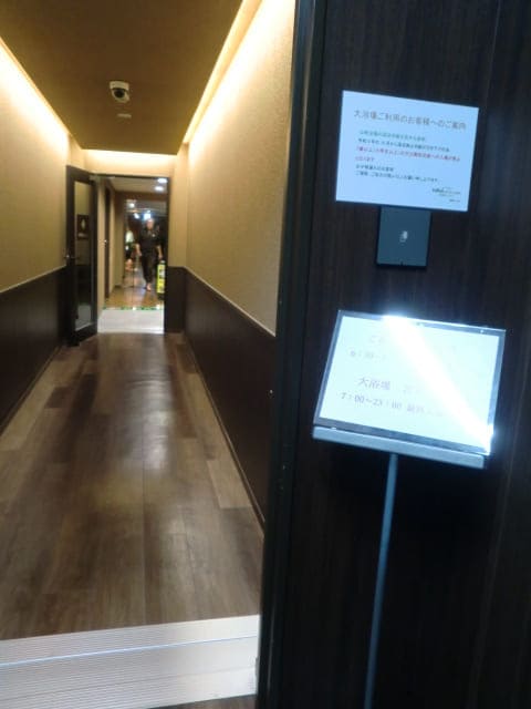 ハナホテル伊香保と花湯スカイテルメリゾートをつなぐ室内連絡通路の写真