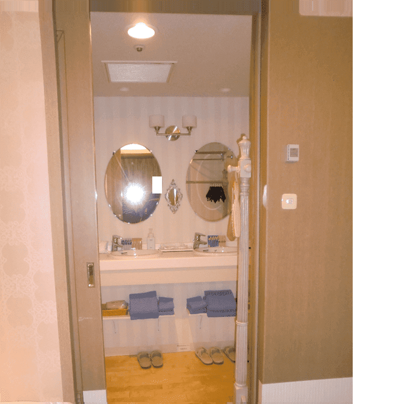 ホテル ヘリテイジ飯能の客室プリンセス内にある洗面所の写真