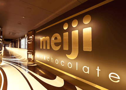 明治なるほどファクトリー坂戸の工場見学用通路の写真