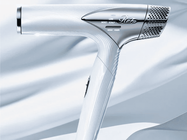 リファのドライヤーを横から見た写真