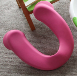 エンゼルグランディア越後中里　和室スタンダードに用意されていたピンク色の補助便座の写真