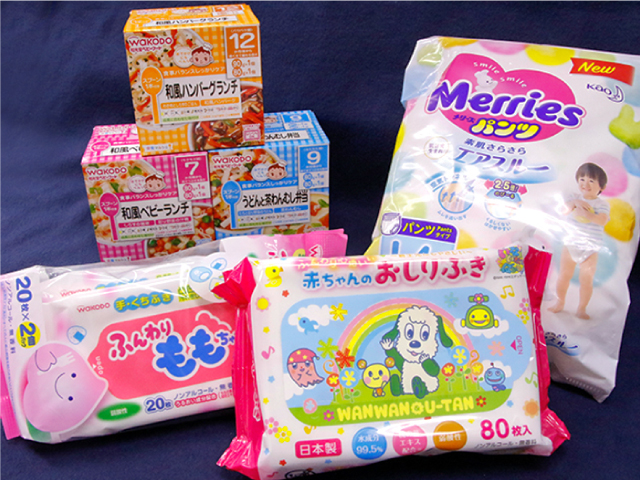おしりふき、パンツオムツ、離乳食の集合写真
