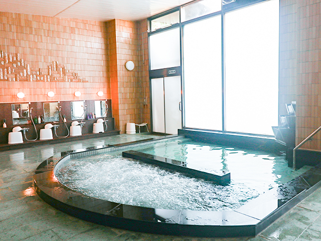 日当たりの良い、エンゼルグランディア越後中里の温泉内湯