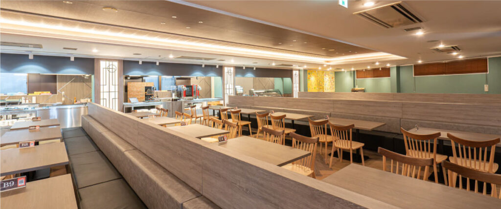 エンゼルグランディア越後中里のバイキングレストランの店内写真