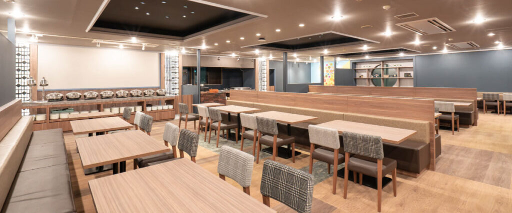 エンゼルグランディア越後中里のバイキングレストランの店内写真