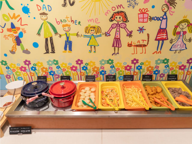 エンゼルグランディア越後中里のバイキングレストラン内にあるキッズバイキングコーナーの料理のアップ