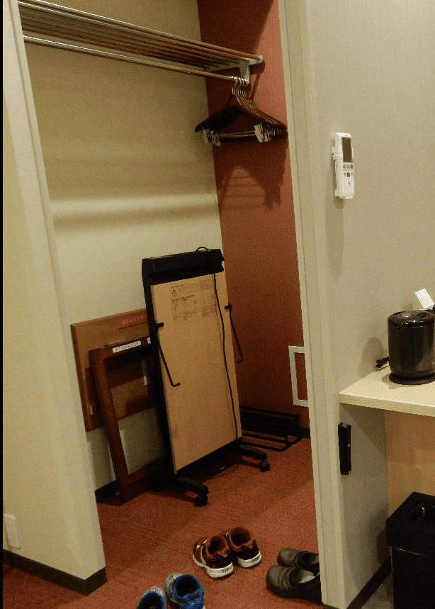 リッチモンドホテル東京目白のグレイスツインルームにあるウォークインクローゼットの写真