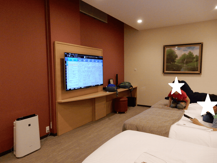 リッチモンドホテル東京目白のグレイスツインルームの大型テレビの写真