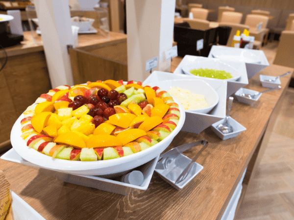 スーパーホテル　池袋駅北口　モーニングビュッフェのフルーツ・デザートの写真
