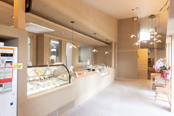 白根グレープガーデン　フルーツカフェ店内の写真