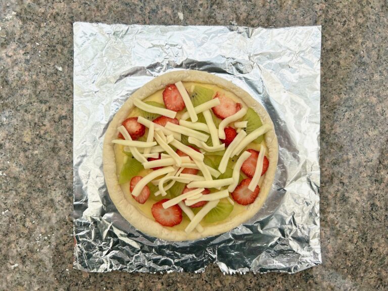 白根グレープガーデンのフルーツピザ作りで焼く前の写真