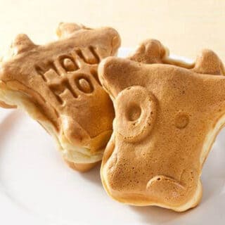 伊香保グリーン牧場　ショッピングプラザグッディで販売されている牛の顔を形どった焼き菓子の写真