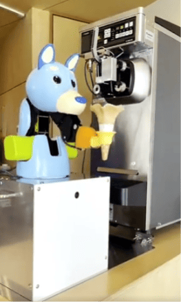 伊香保グリーン牧場内　ソフトクリームを作る水色のロボット犬の写真
