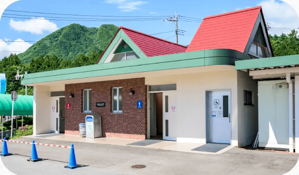 伊香保グリーン牧場内のトイレの外観写真